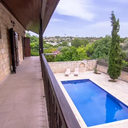 Phaedrus Living: Traditional Stone House Villa Pachna