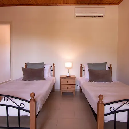 Phaedrus Living: Traditional Stone House Villa Pachna