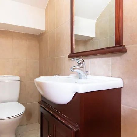 Phaedrus Living: Traditional Stone House Villa *