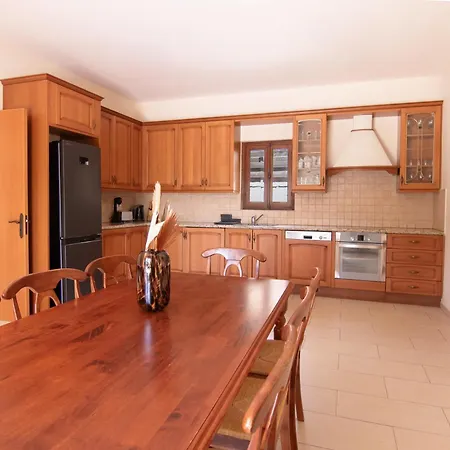 Phaedrus Living: Traditional Stone House * Pachna