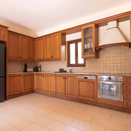 Villa Phaedrus Living: Traditional Stone House